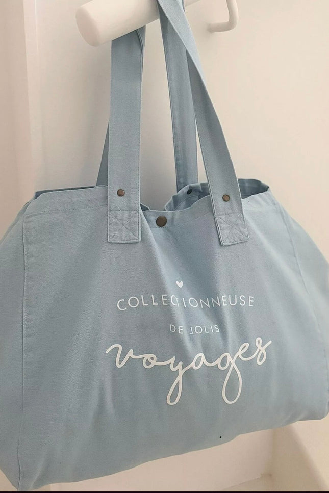Grand Cabas Collectionneuse de jolis voyages  - Bleu pastel